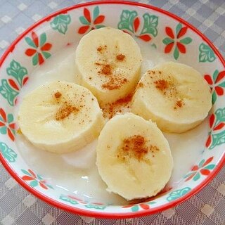 バナナとマシュマロシナモンのヨーグルト